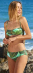 Zelené dvoudílné bandeau plavky s vázačkou mezi košíčky